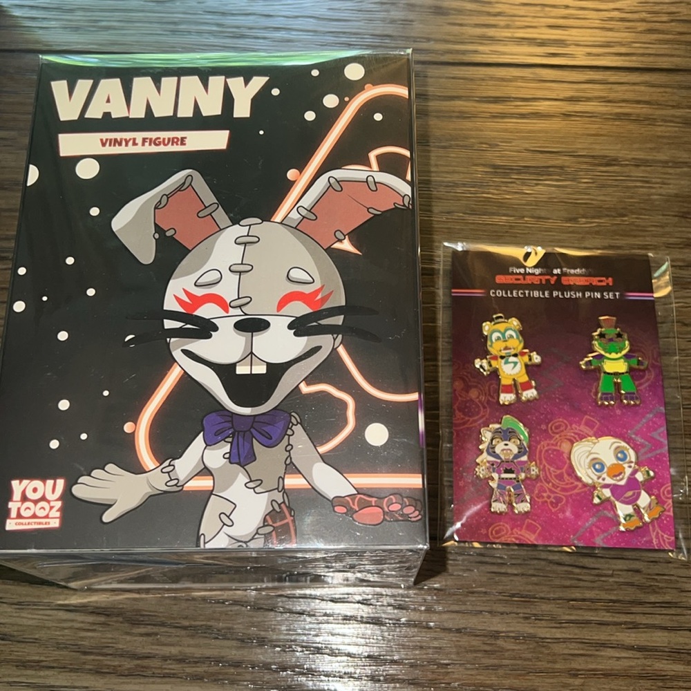Five Nights at Freddy’s Vanny Vinyl Figure and Pin Set